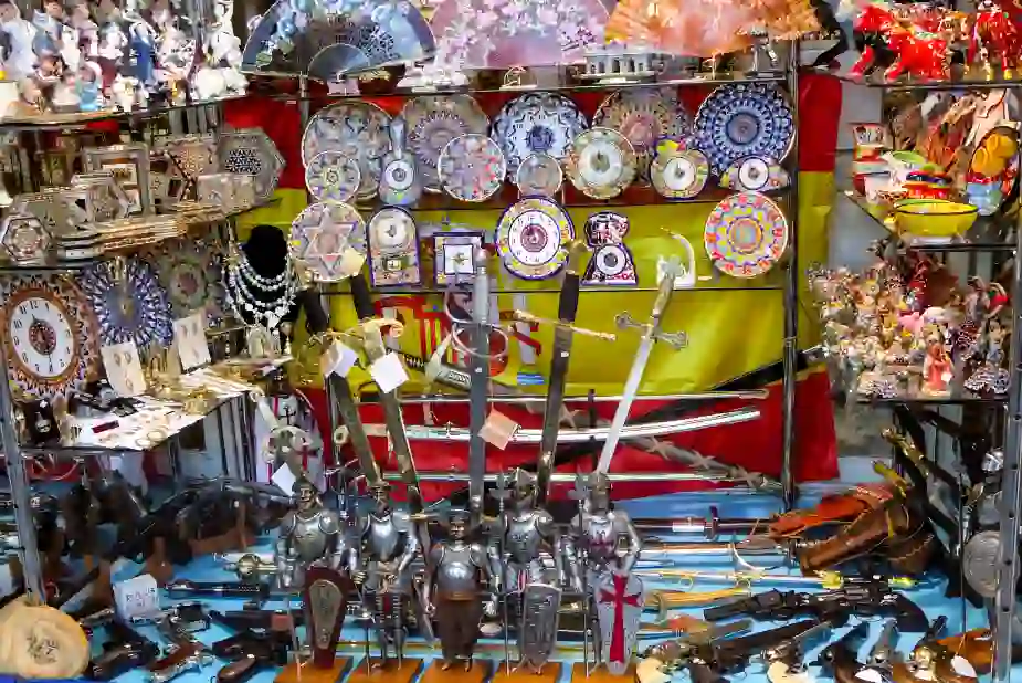 BUTIKSFÖNSTER MED VAPEN, PLAZA MAYOR