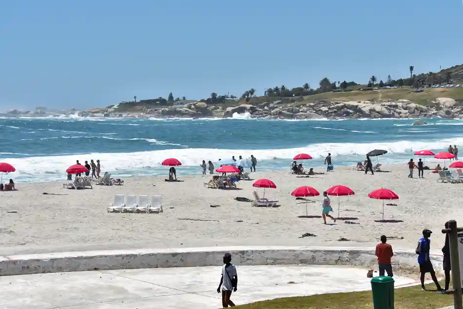 MED BADSTRAND NEDANFÖR