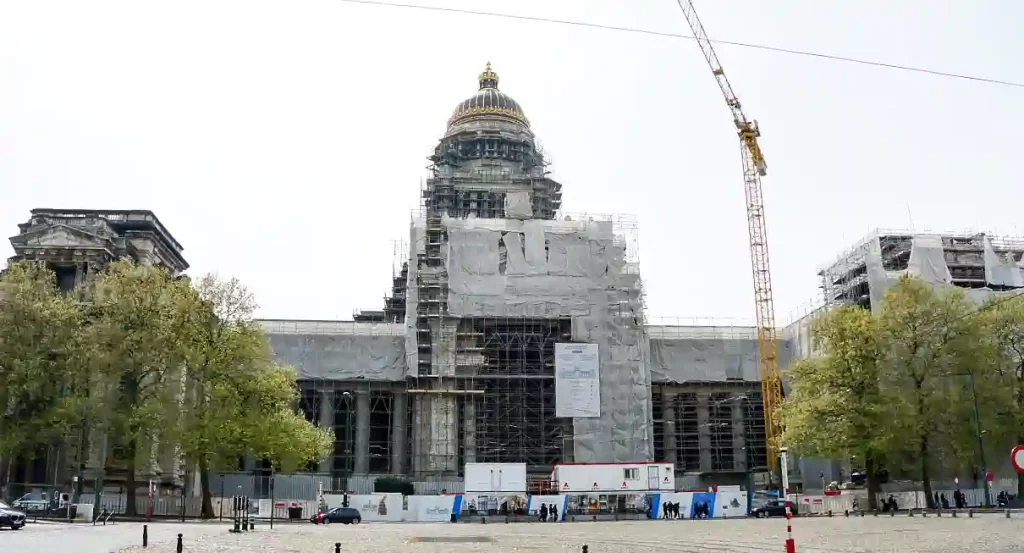 PALAIS DE JUSTICE, UNDER RENOVERING I 40 ÅR.