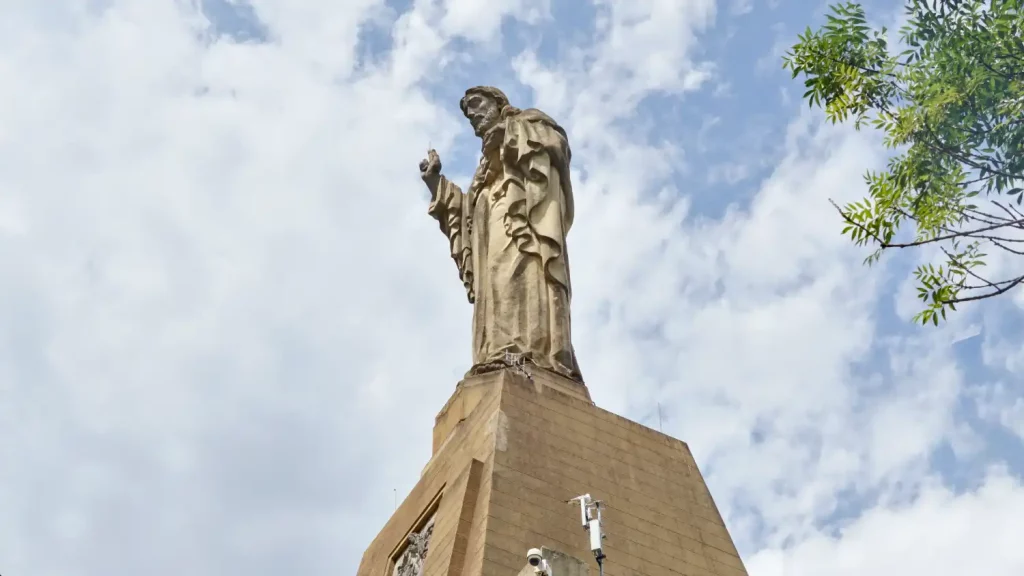 DEN 12 METER HÖGA JESUSSTATYN PÅ URGULL