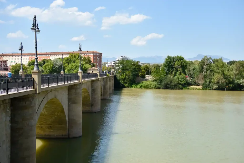 BRO ÖVER FLODEN EBRO