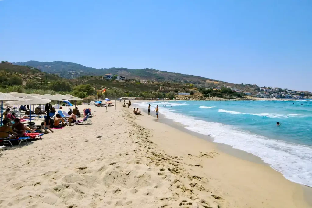 SKÖNA STRANDEN VID GIALISKIARI