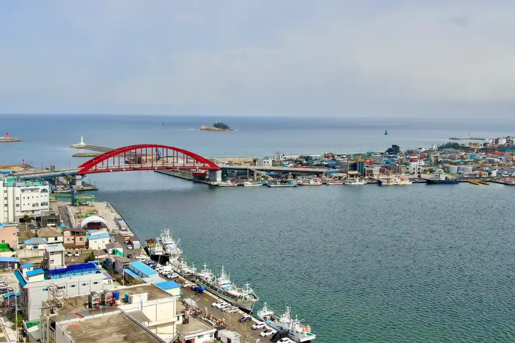 CENTRALA HAMNEN I SOKCHO.