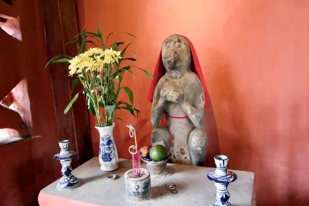 ALTARE MED APGUD.