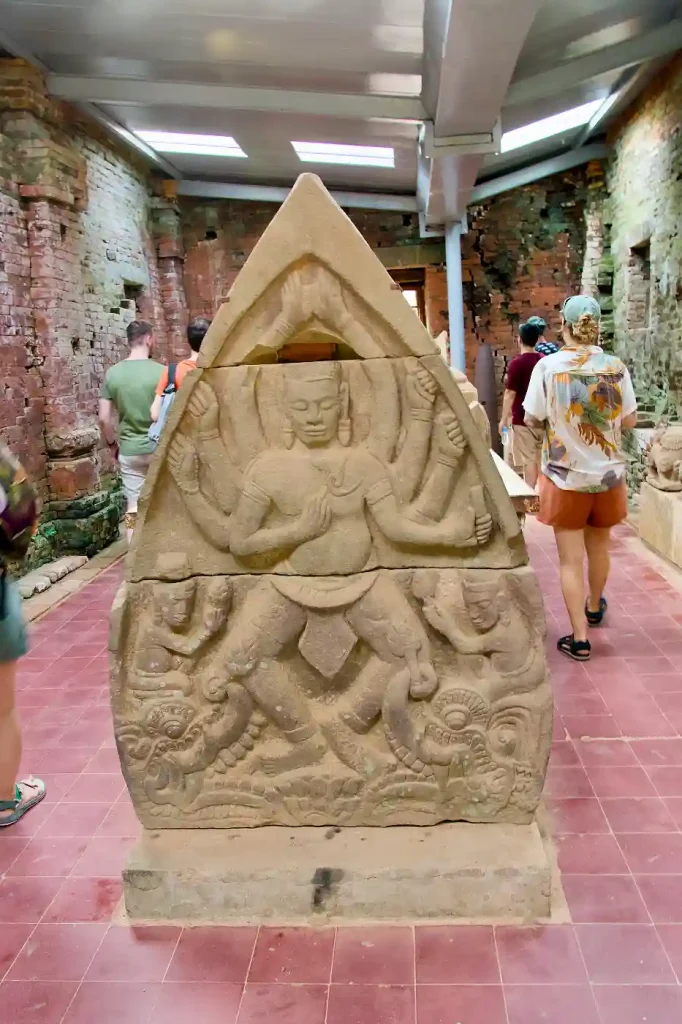 VISSA FÖREMÅL FÖRVARAS INOMHUS FÖR ATT SKYDDAS.