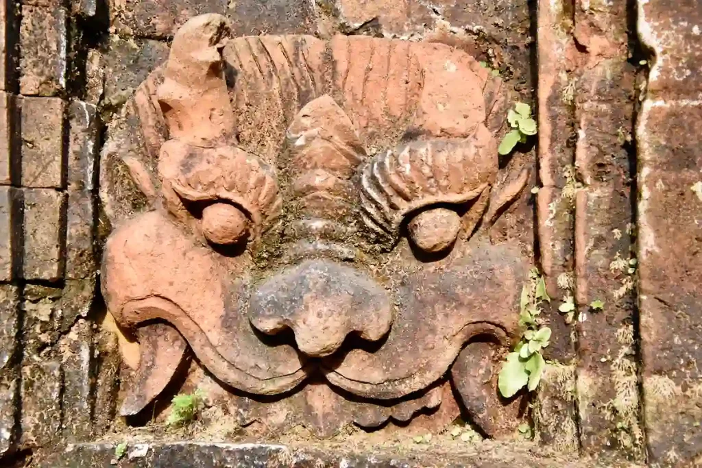 DEN TYPIKSA HINDUISKA GRINANDE DRAKEN