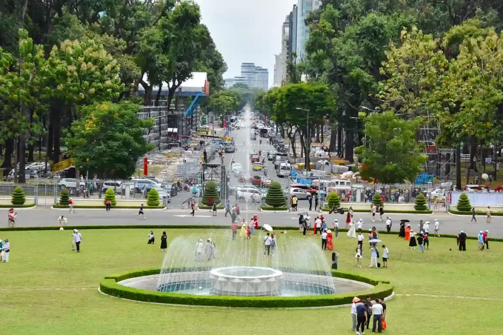 FONTÄN FRAMFÖR PARADGATAN.