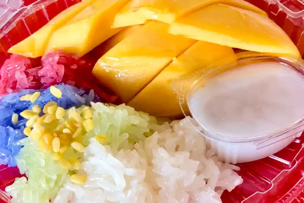 EN FAVORIT PÅ MARKNADEN: STICKY RICE WITH MANGO!