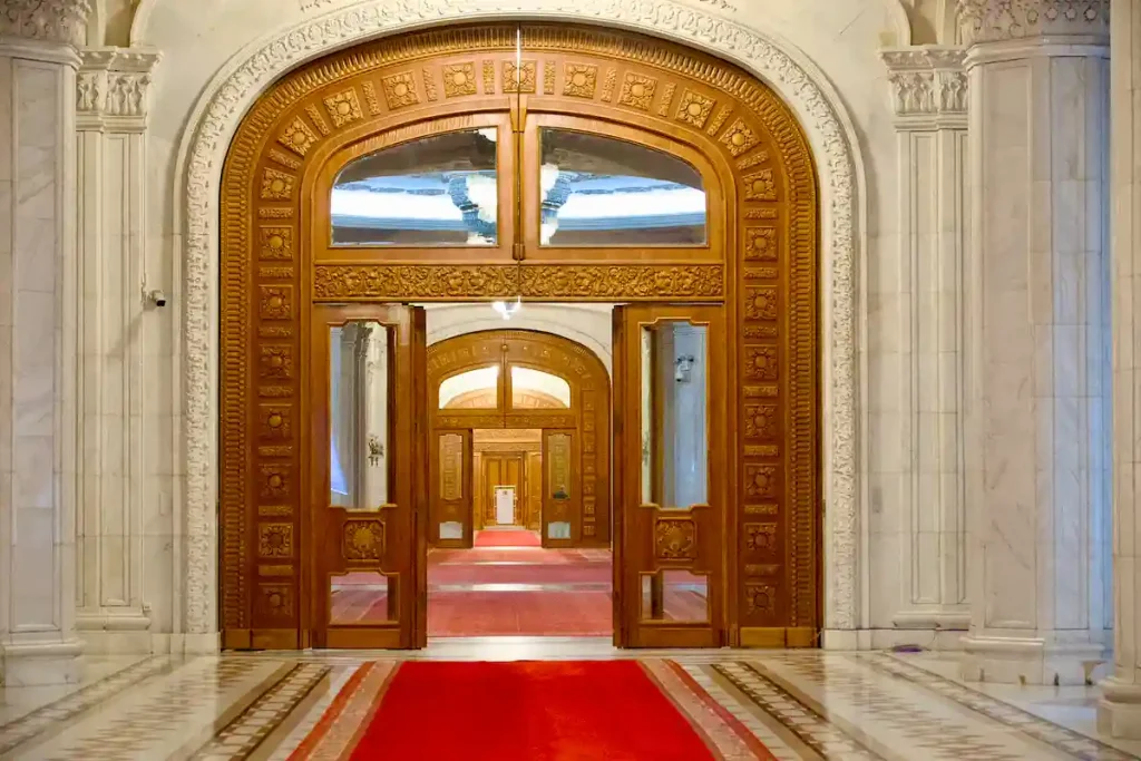 ...SNIDADE BREDA DÖRRAR...