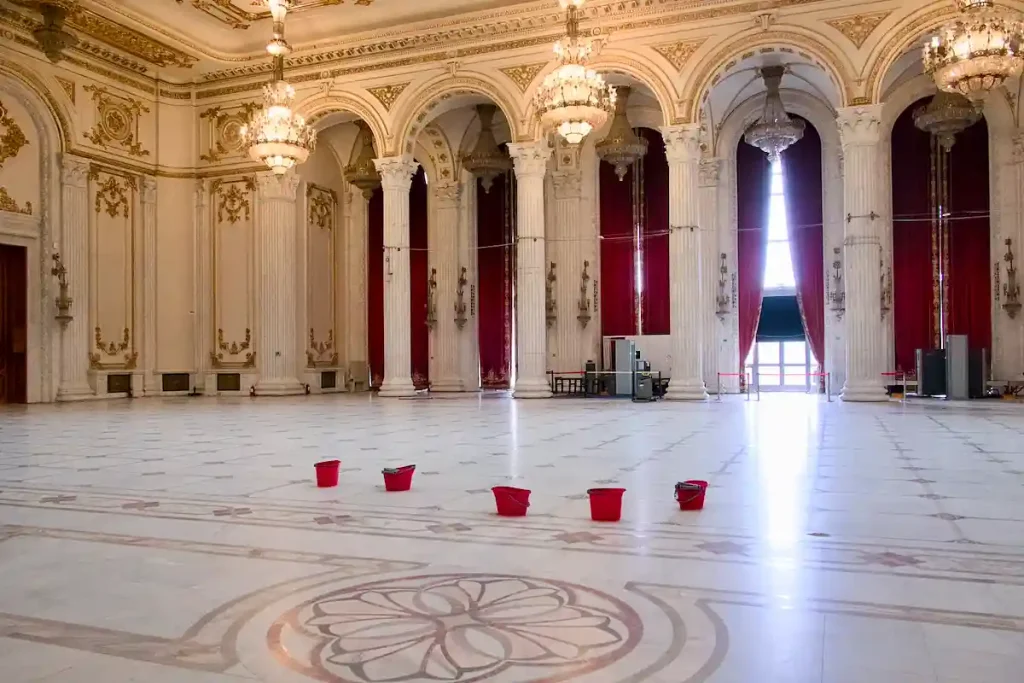 DETTA SÄGS VARA VÄRLDENS STÖRSTA BALSAL.