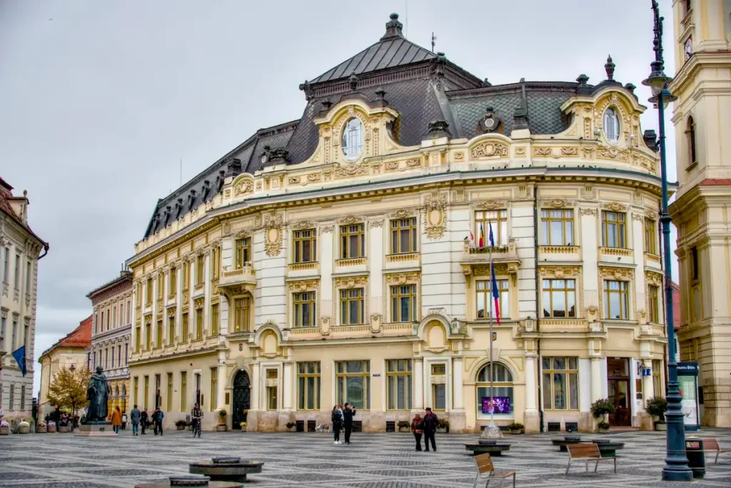 DET VACKRA STADSHUSET I SIBIU