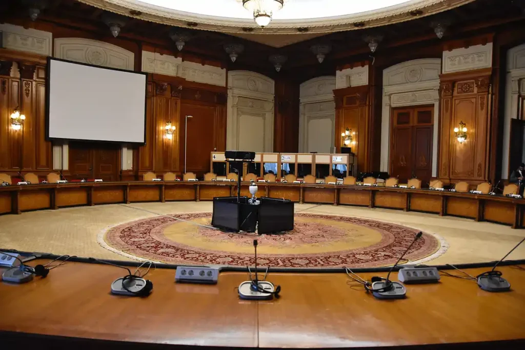 ETT RUM SOM FAKTISKLT ANVÄNDS. TILL EU-MÖTEN BLAND ANNAT.