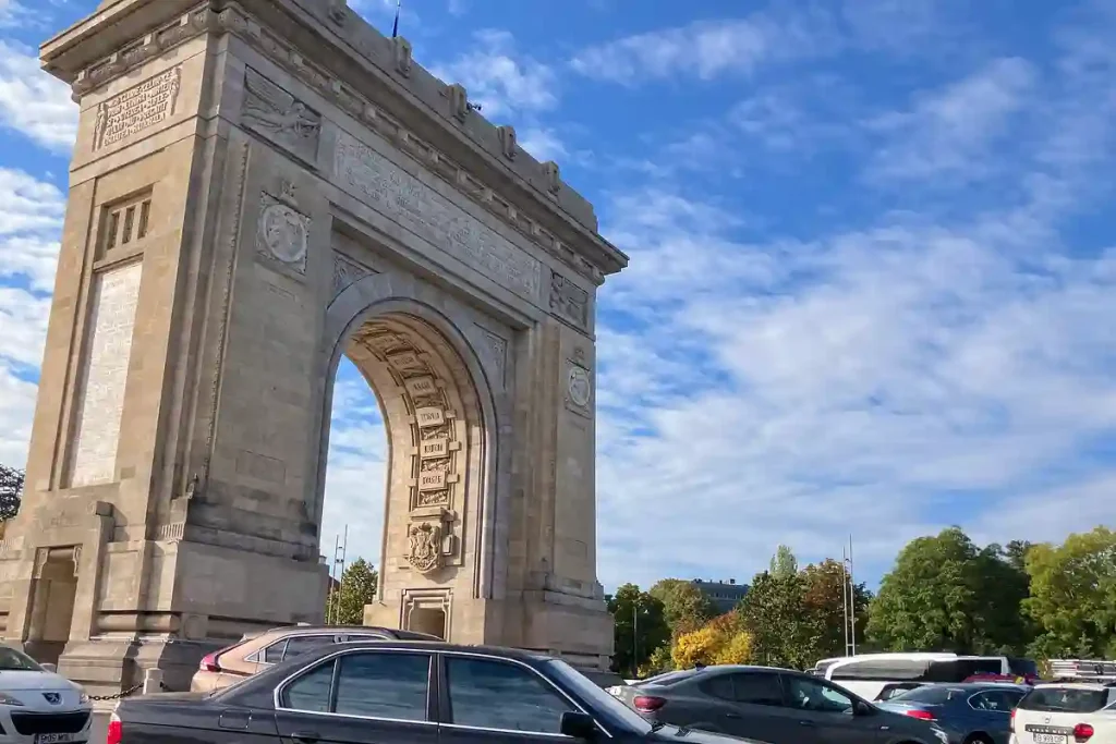 BUKARESTS TRIUMFBÅGE