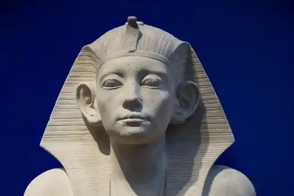 AMENEMHAT III VILLE GE BILDEN AV SIG SJÄLV SOM EN SOM LYSSNADE PÅ FOLKET.