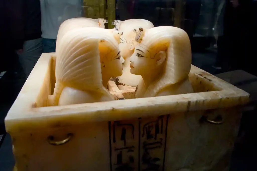 KANOPKÄRL SOM INNEHÖLL TUTANKHAMONS INRE ORGAN.