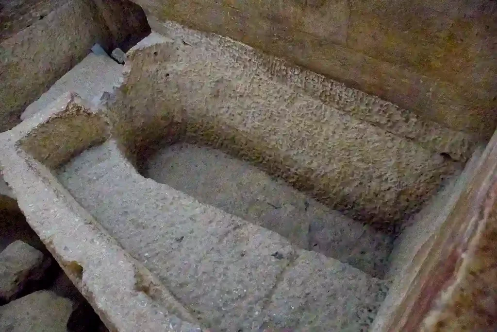 GRAVKAMMAREN.