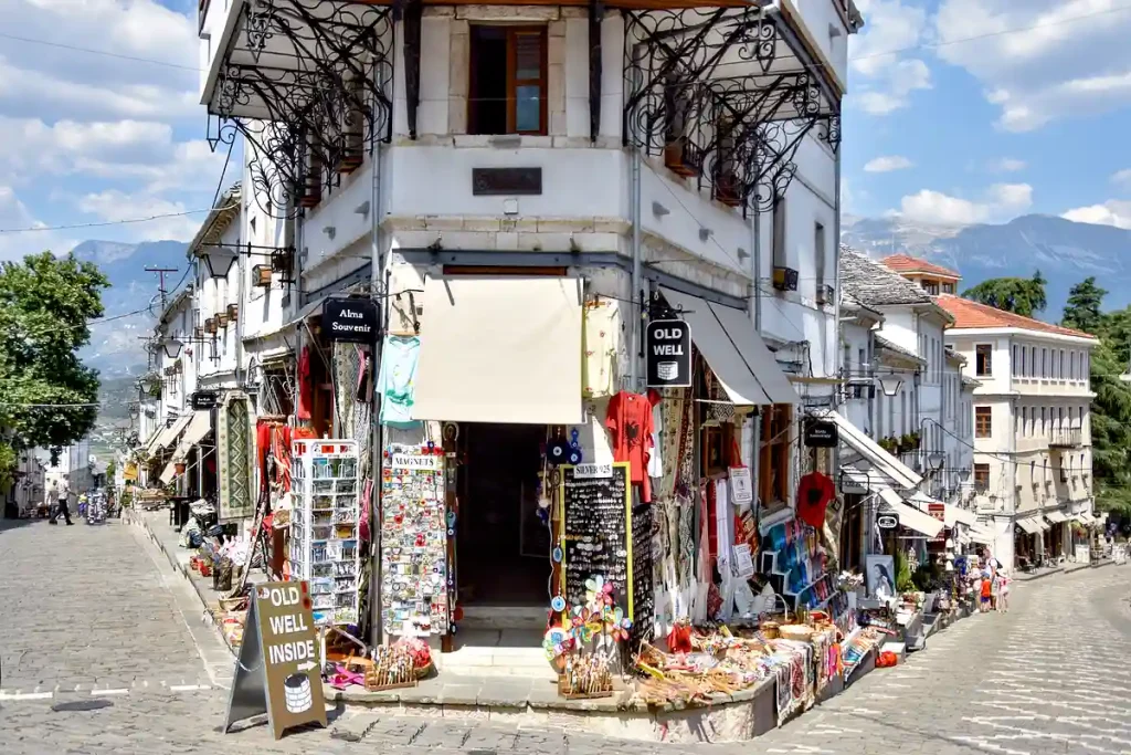 GAMMALT HUS I GJIROKASTERS BAZARKVARTER