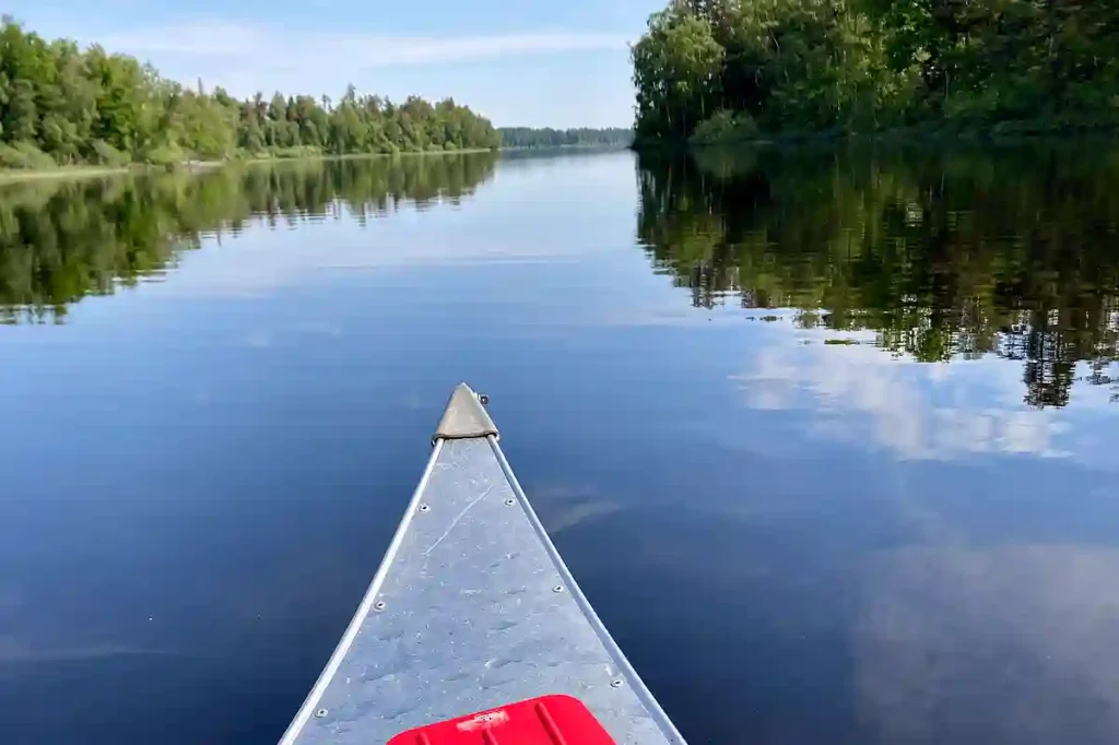 KANOTTUR PÅ STILLA SJÖ.