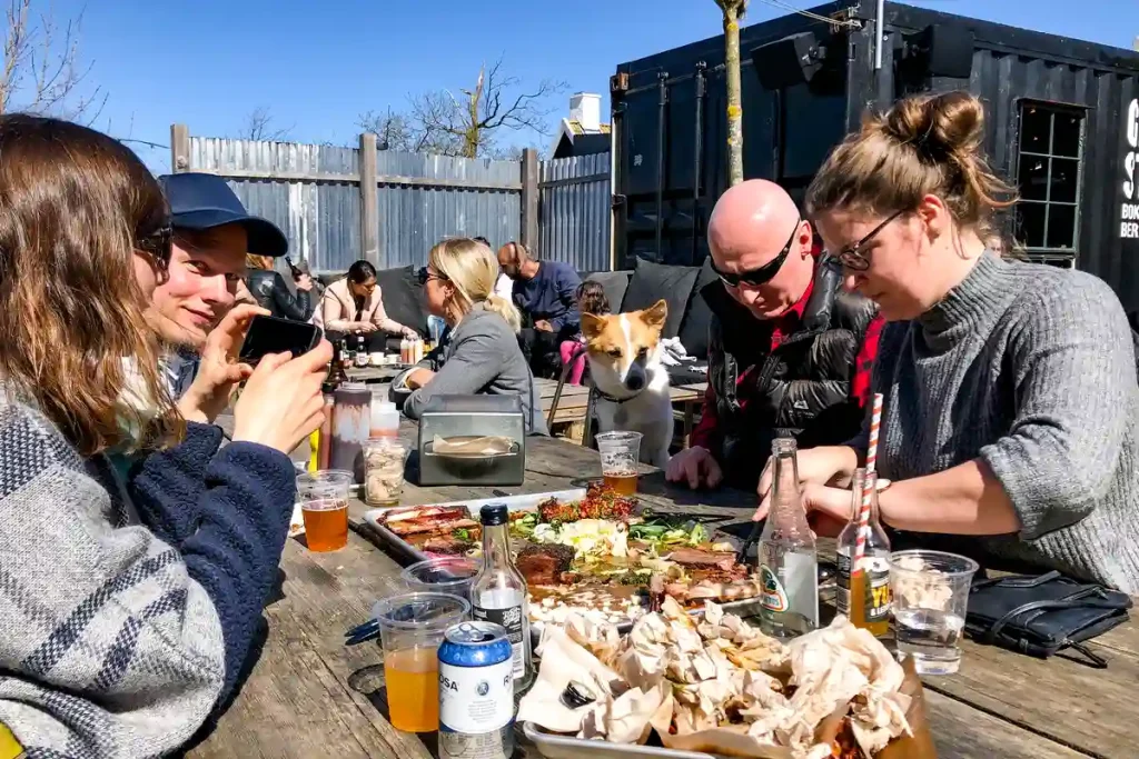 KRÅS SMÖRJS PÅ HOLY SMOKE.