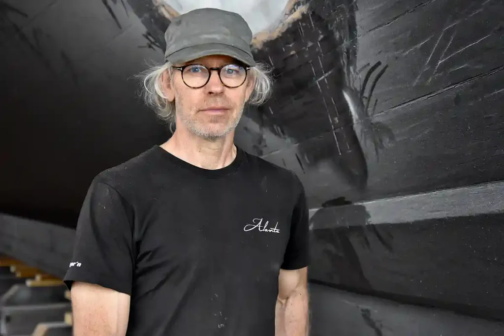 GÖRAN FRÅN ALINGSÅS ÄR EN AV SKEPPSBYGGARNA.