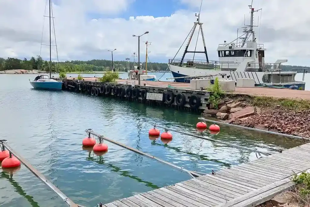 HAMNEN I ÖRA.