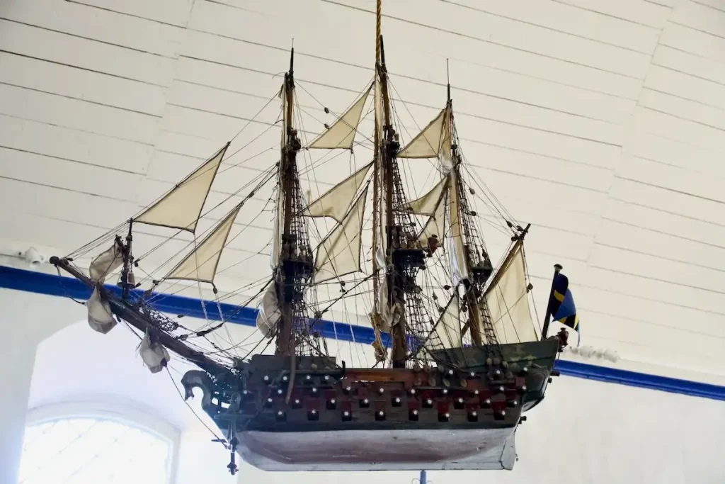 PIRATSKEPPET SOM HÄNGER I SANKT ANNA.