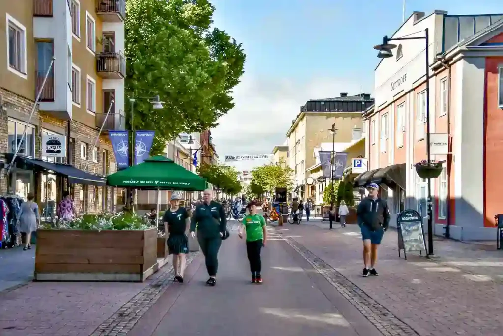 GÅGATA NÄRA ÖSTRA KAJEN.