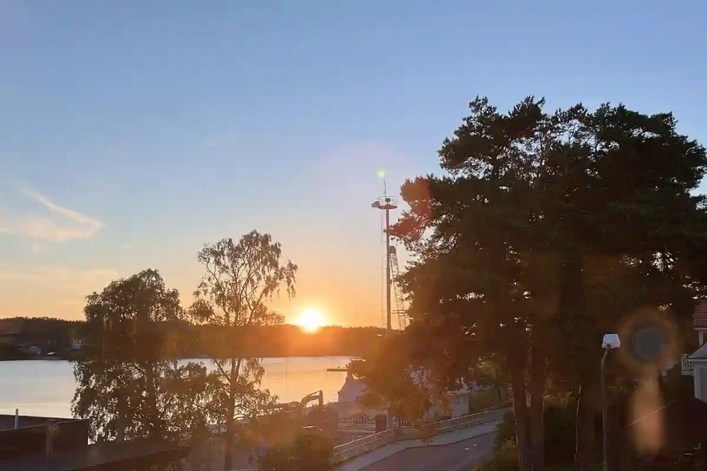 SOMMARNATT I MARIEHAMN.