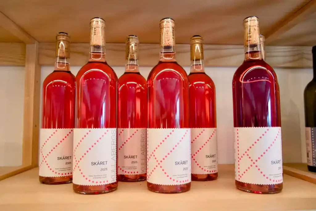 GÅRDENS ROSÉ. ALLA VINER HAR NAMN EFTER PLATSER I TRAKTEN.