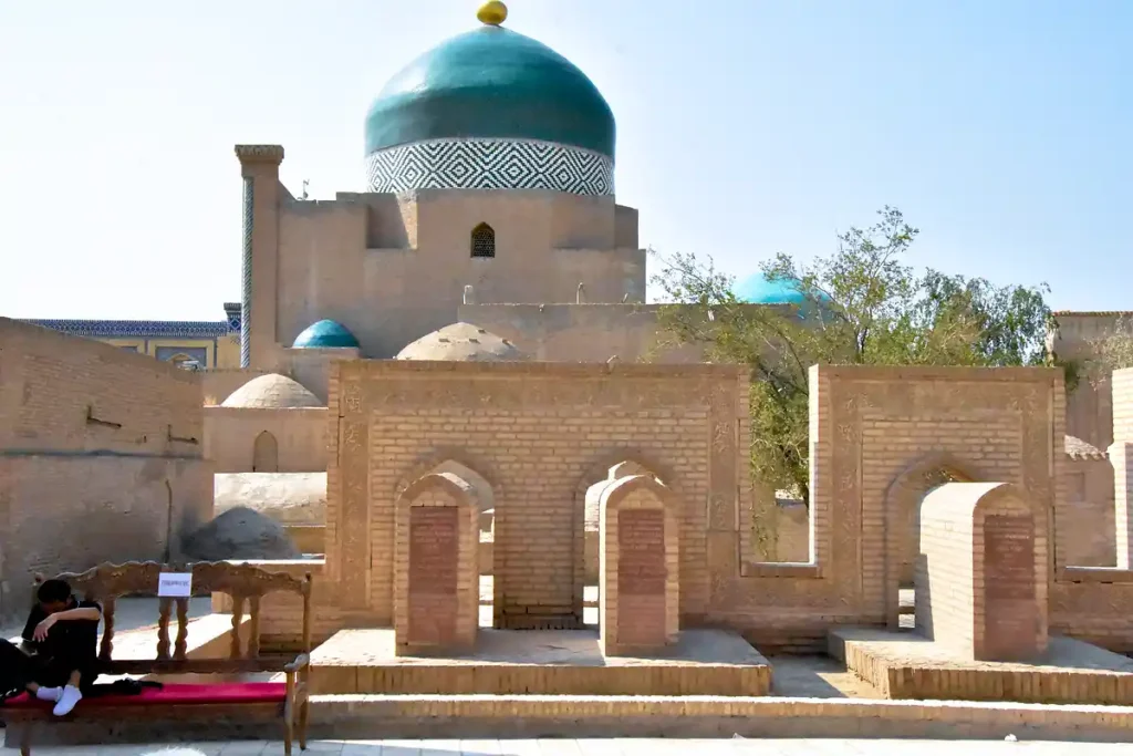 PAKHLAVAN MAHMOUD- MAUSOLEET
