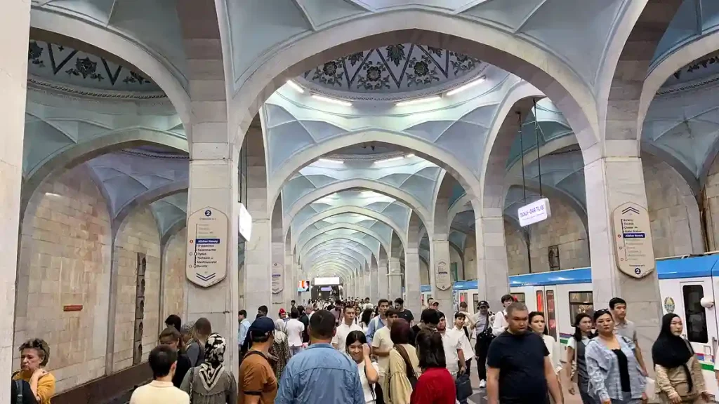 ALISHER NAVOI-STATIONEN