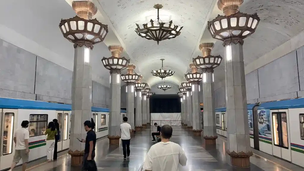 YUNUS RAJABI-STATIONEN.